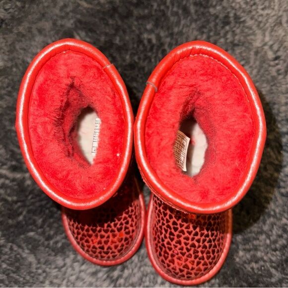 UGG Red Classic 2 Gel Hearts Boot Youth Sz 6 Girly Winter Valentines Indie Sweet - Picture 7 of 9